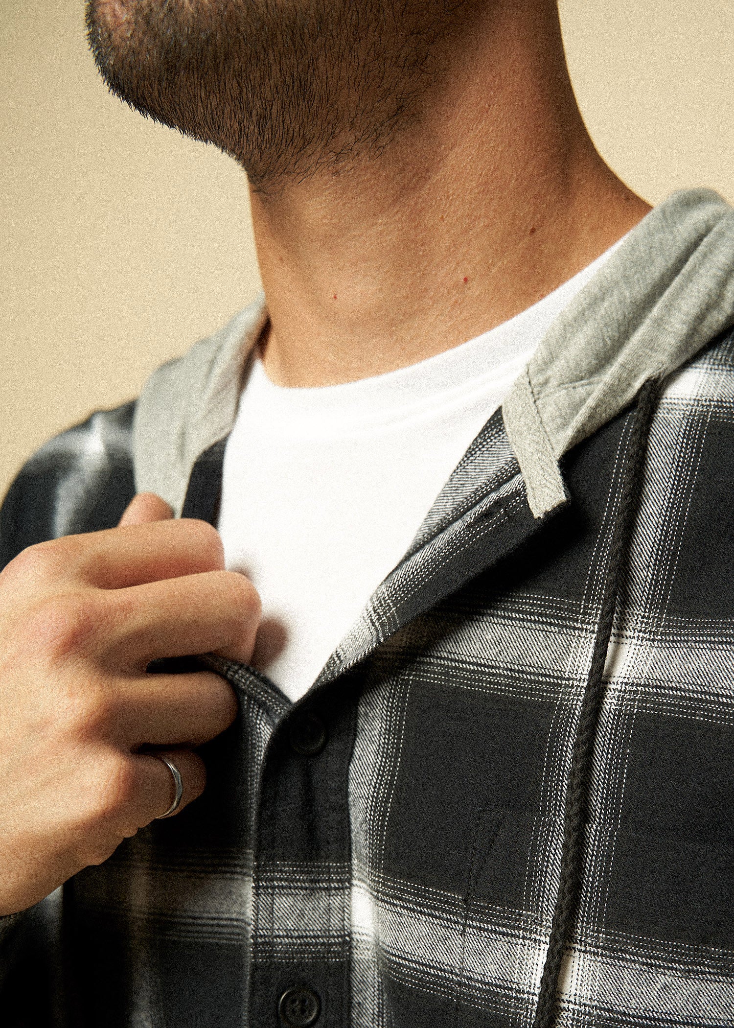     LJ-Men-Hooded-FlannelShirt-BlackWhitePlaid-detail